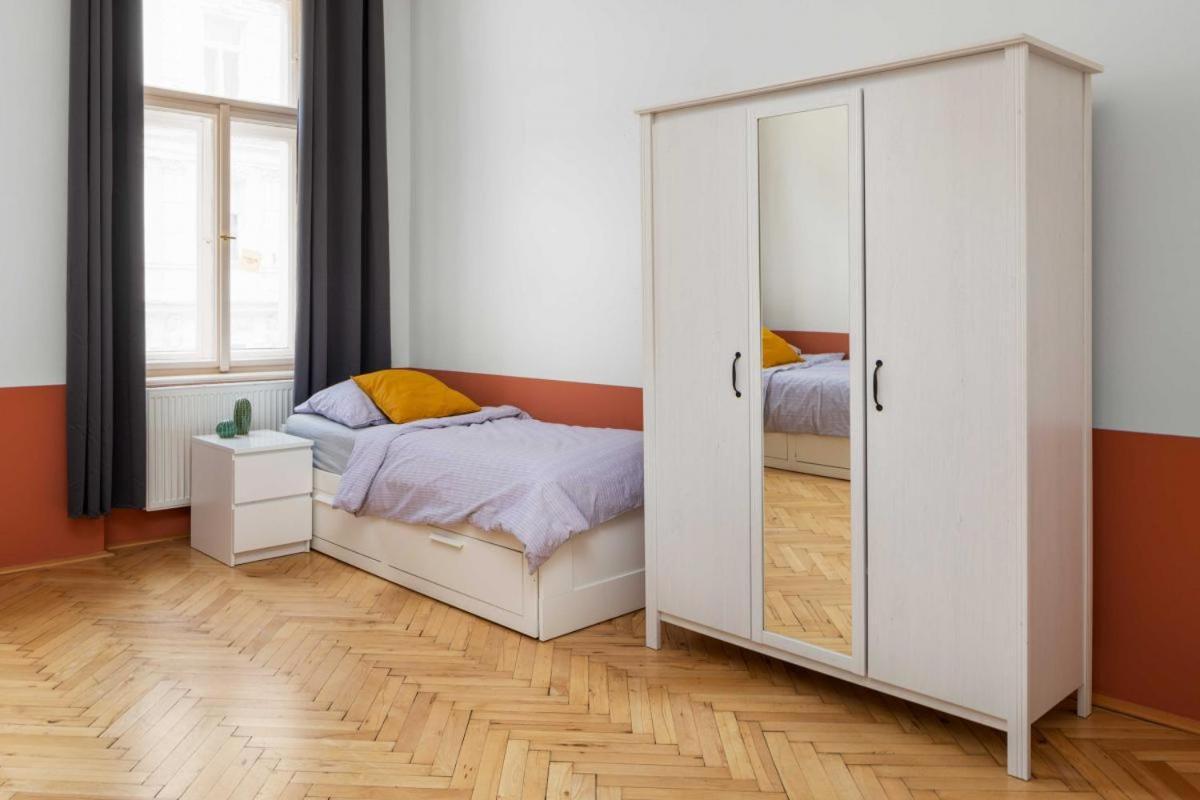 Letna Apartments Прага Экстерьер фото