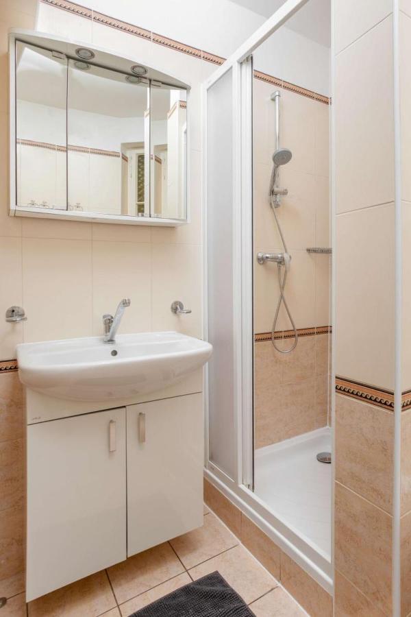 Letna Apartments Прага Экстерьер фото